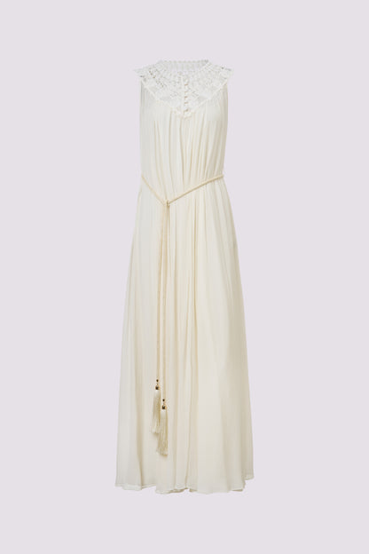 Maulbeerseidenkleid mit besticktem Kragen