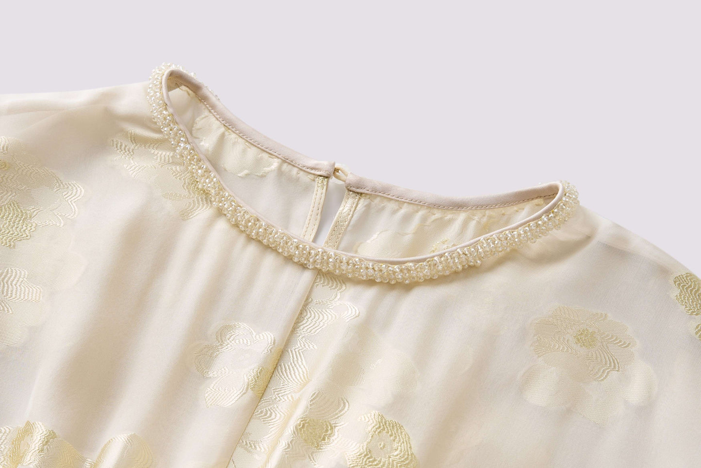 Helles champagnerfarbenes Jacquard-Kleid