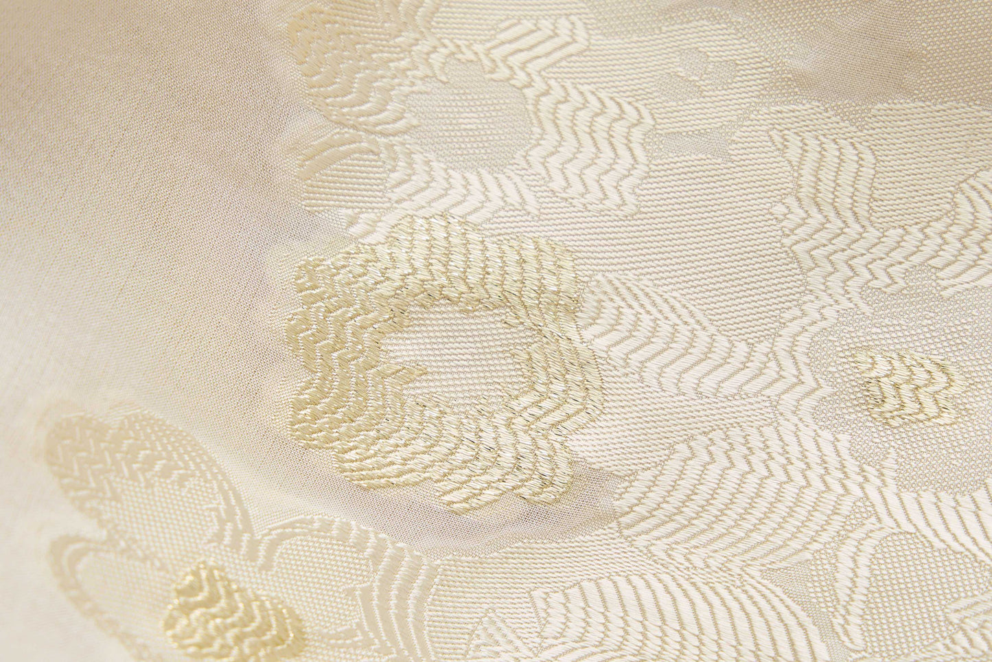 Helles champagnerfarbenes Jacquard-Kleid