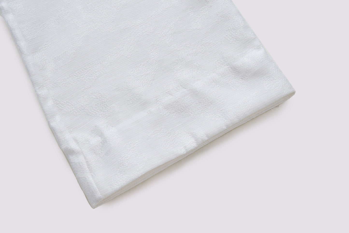 Weißer Jacquard-Mantel mit Stickereien