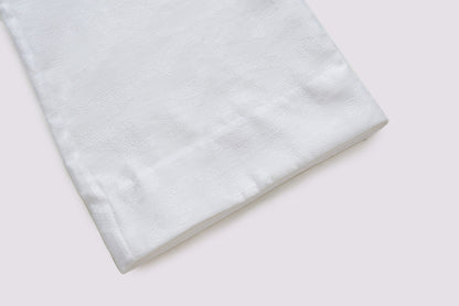 Weißer Jacquard-Mantel mit Stickereien