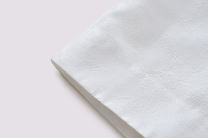 Weißer Jacquard-Mantel mit Stickereien